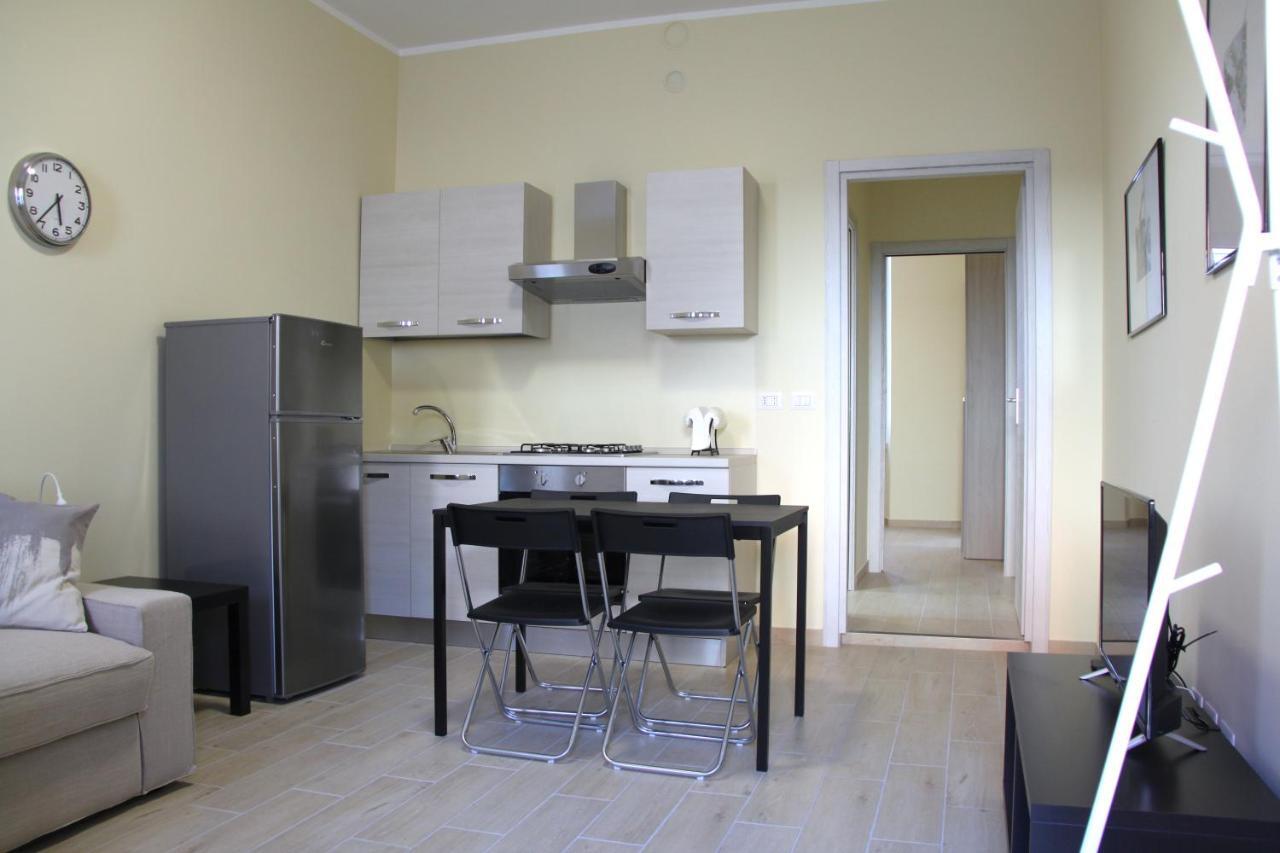 Along The Canal Smart Flat Naviglio - 4 People Corsico Exterior photo